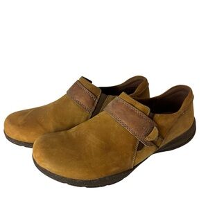 Clarks Loafers Tan Nubuck Leather Slip On Shoes Wide Width Women’s Size US 10W